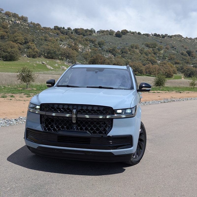 Front view of a 2025 Lincoln Navigator with mountains in the background