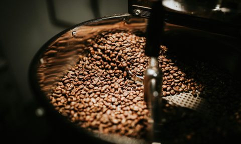 Roasting coffee beans