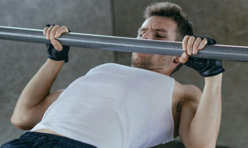 Man doing inverted row