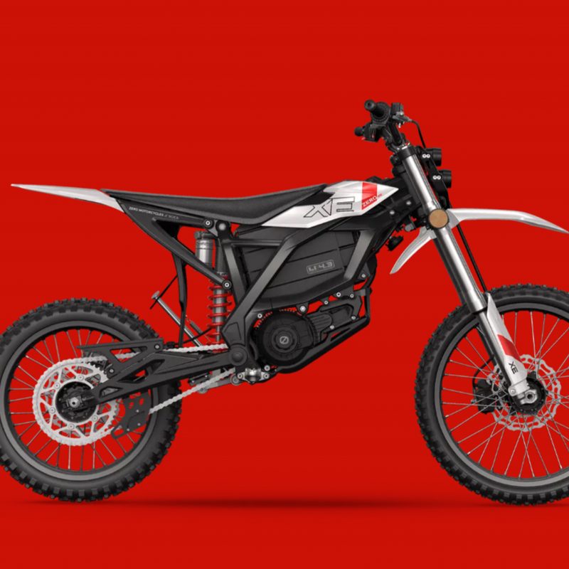 2025 Zero Motorcycles XE product shot against a red background.