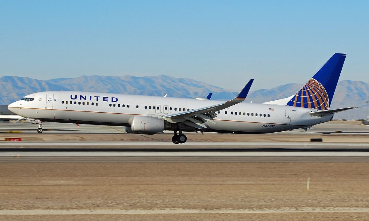 United Airlines Boeing 737-900