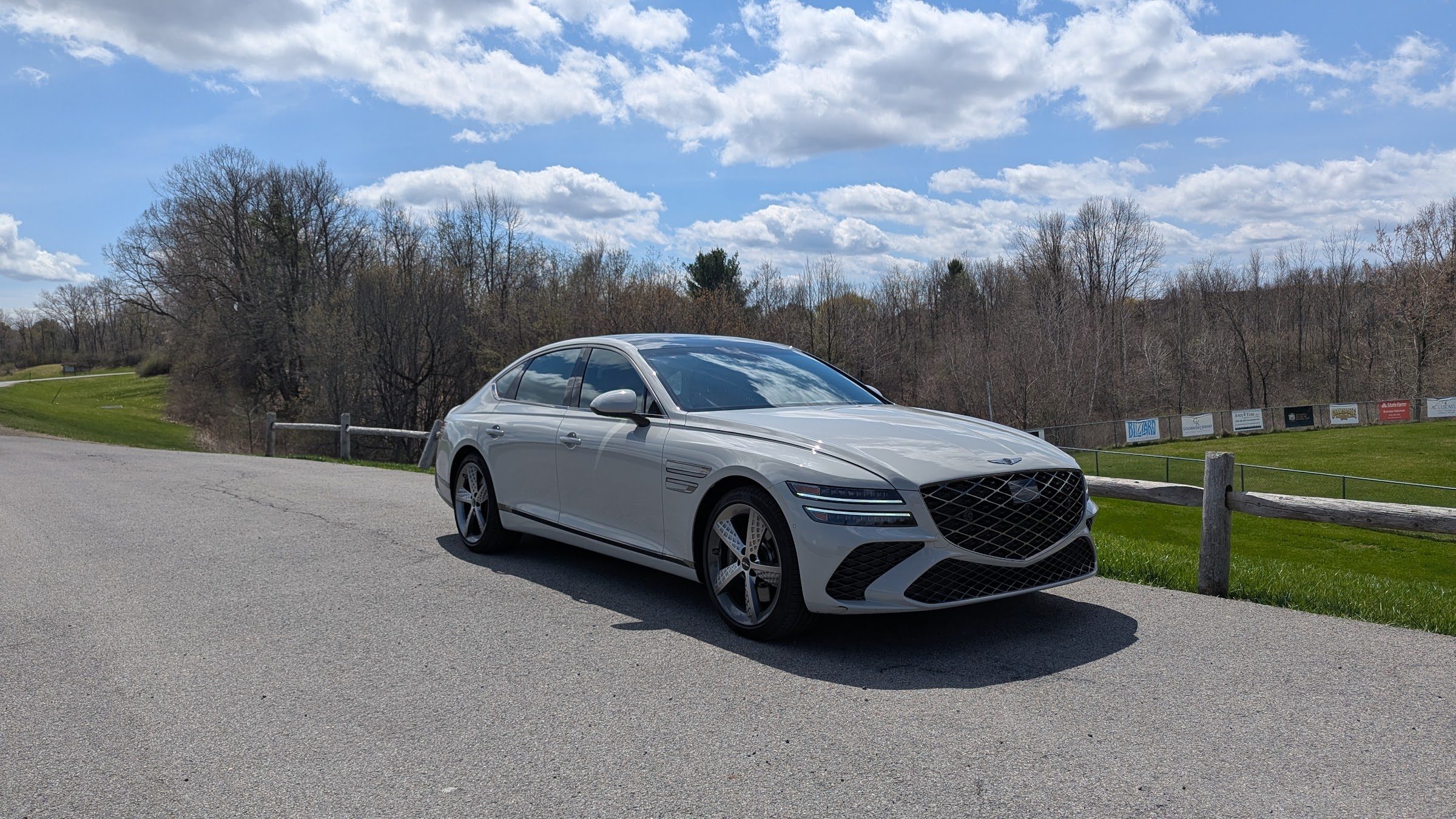 Front 3/4 View of a Genesis G80