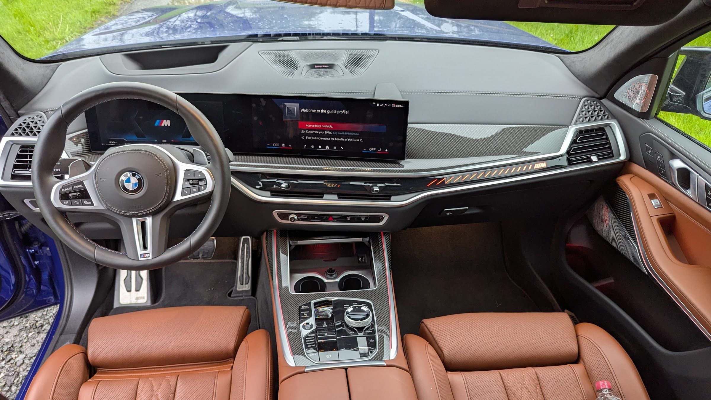 Dash view of a a blue BMW X7 M60i