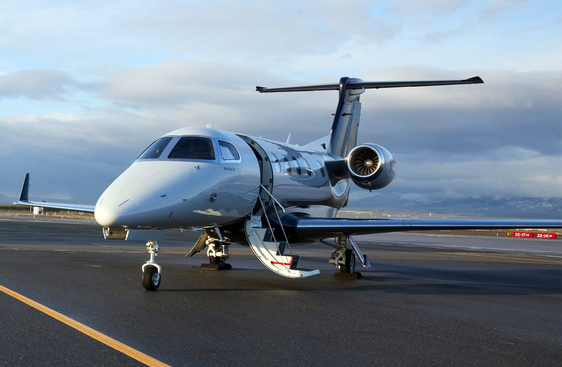 Embraer Phenom 300