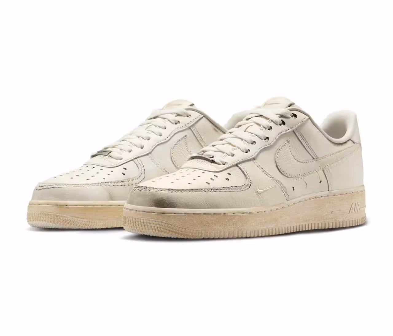 nike air force 1 dirty triple white