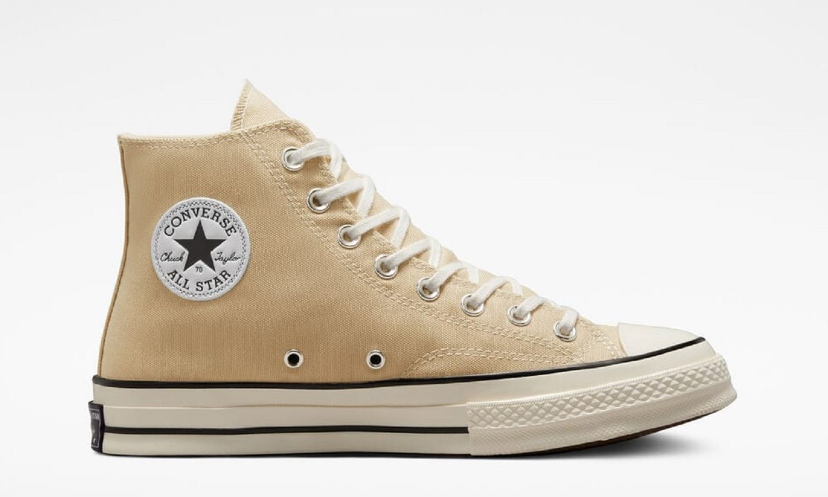 The Converse Chuck 70 Seasonal Color on a gray background.
