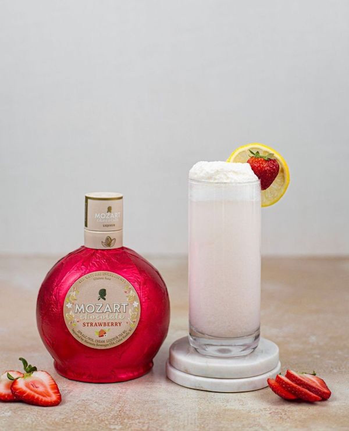 Strawberry gin fiz