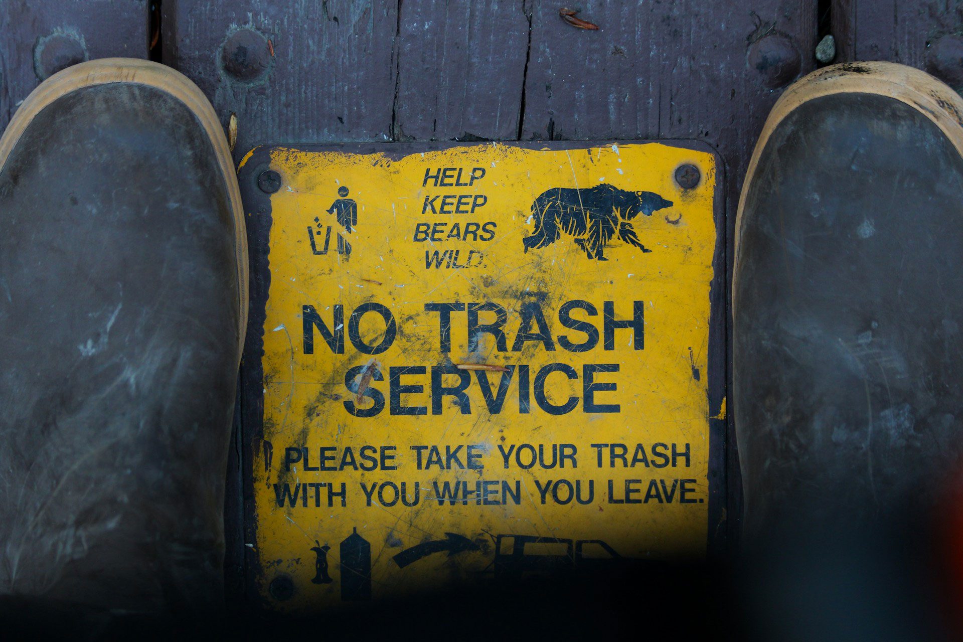 A yellow "No Trash Service" sign in Anchorage, Alaska.
