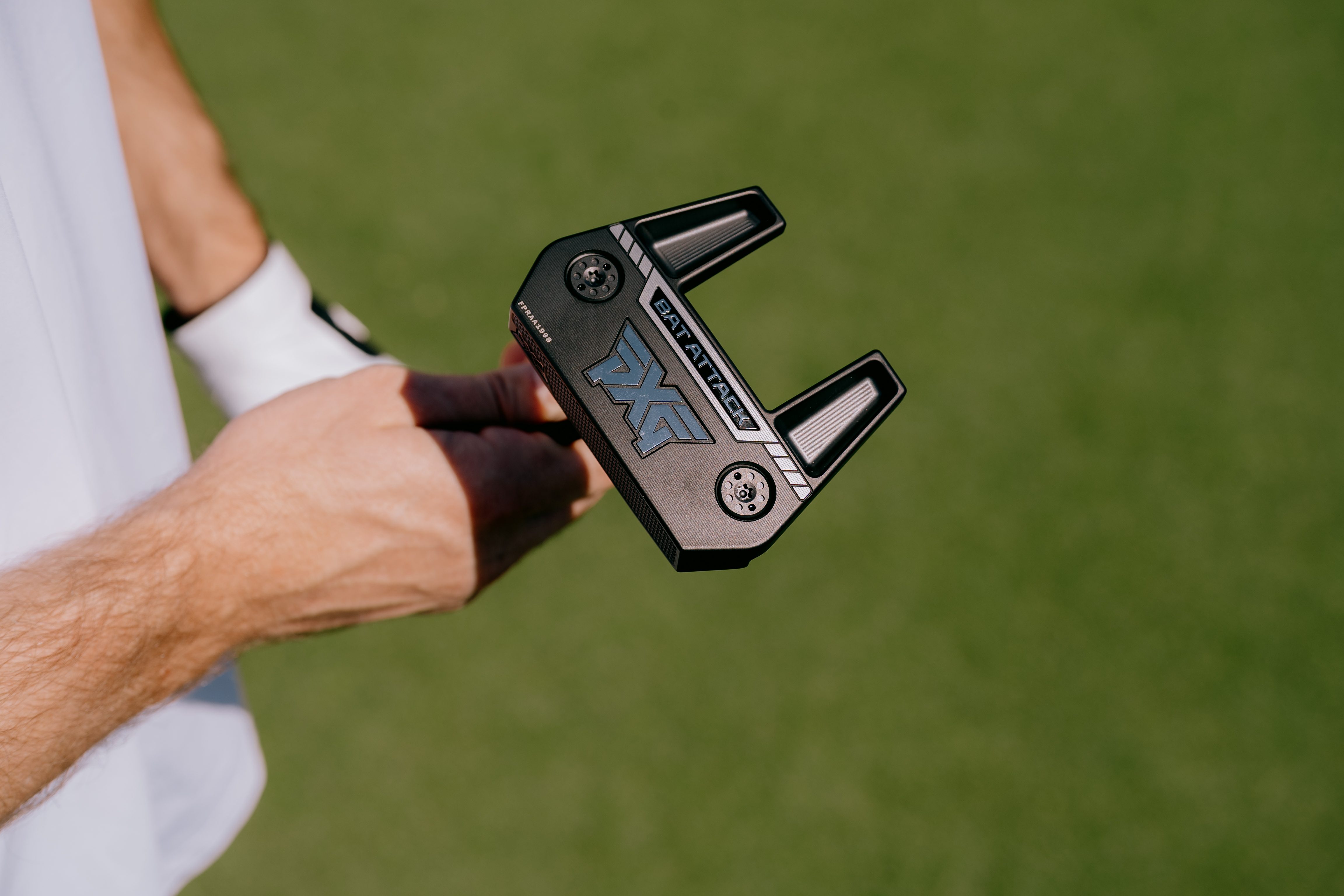 Bat Attack ZT putter in man's hand
