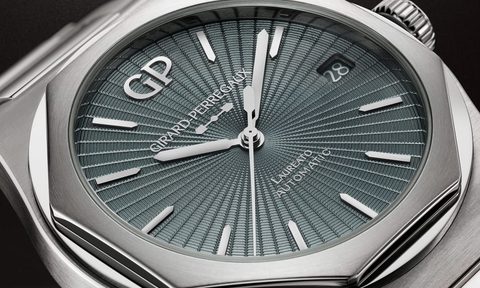 The Laureato 42 mm, featuring an ancestral savoir-faire, a breathtaking grey Grand Feu enamel dial.