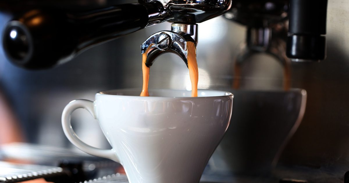 コーヒーを飲むと体重が減るのか専門家に聞いてみた – これが真実だ