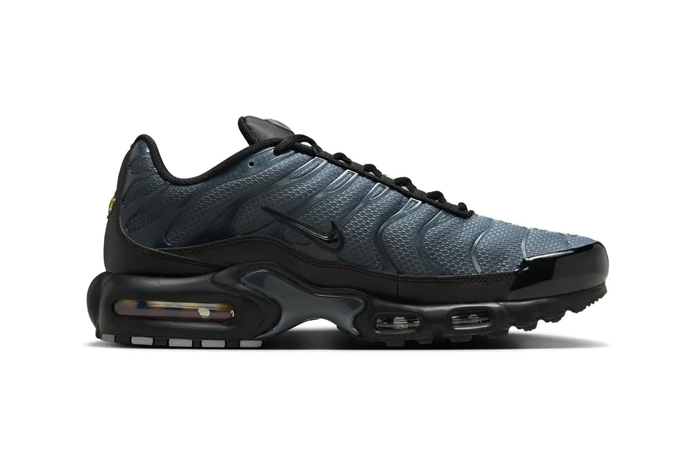 side of the nike x psg air max