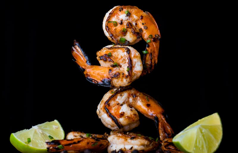 Skewer shrimps grilled with spice seasoning.