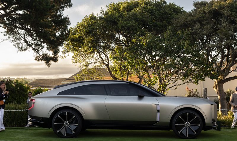 Bentley EXP 15 Concept debut at Pebble Beach right profile.