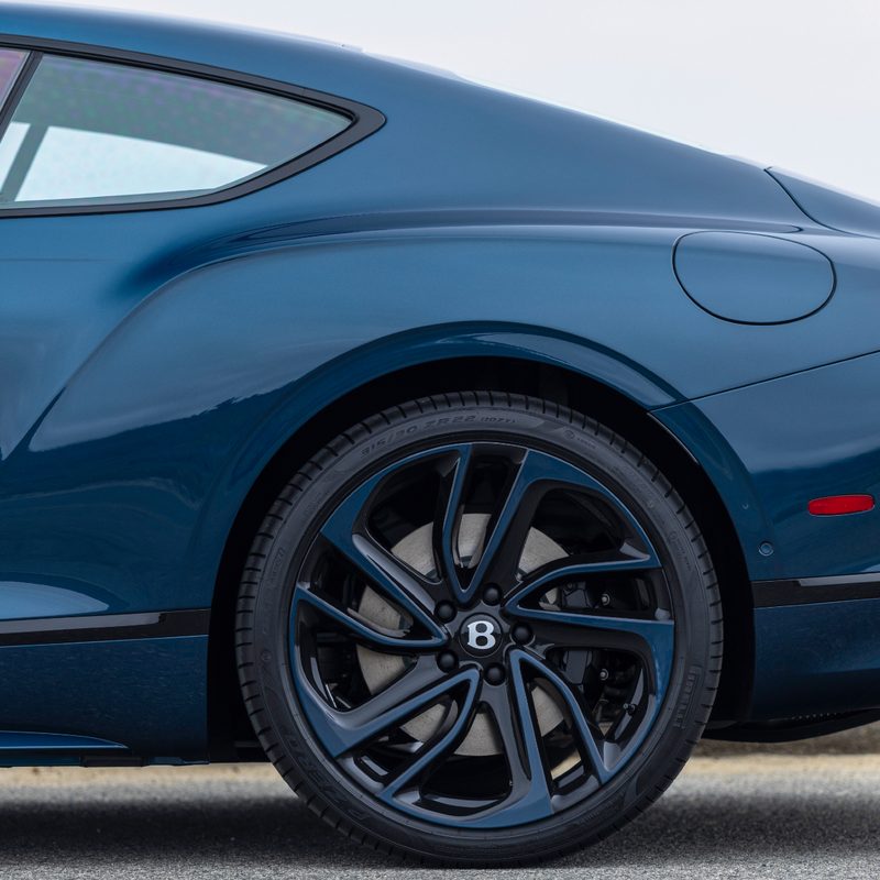 Bentley Ombre by Mulliner has dark accented rear wheels.