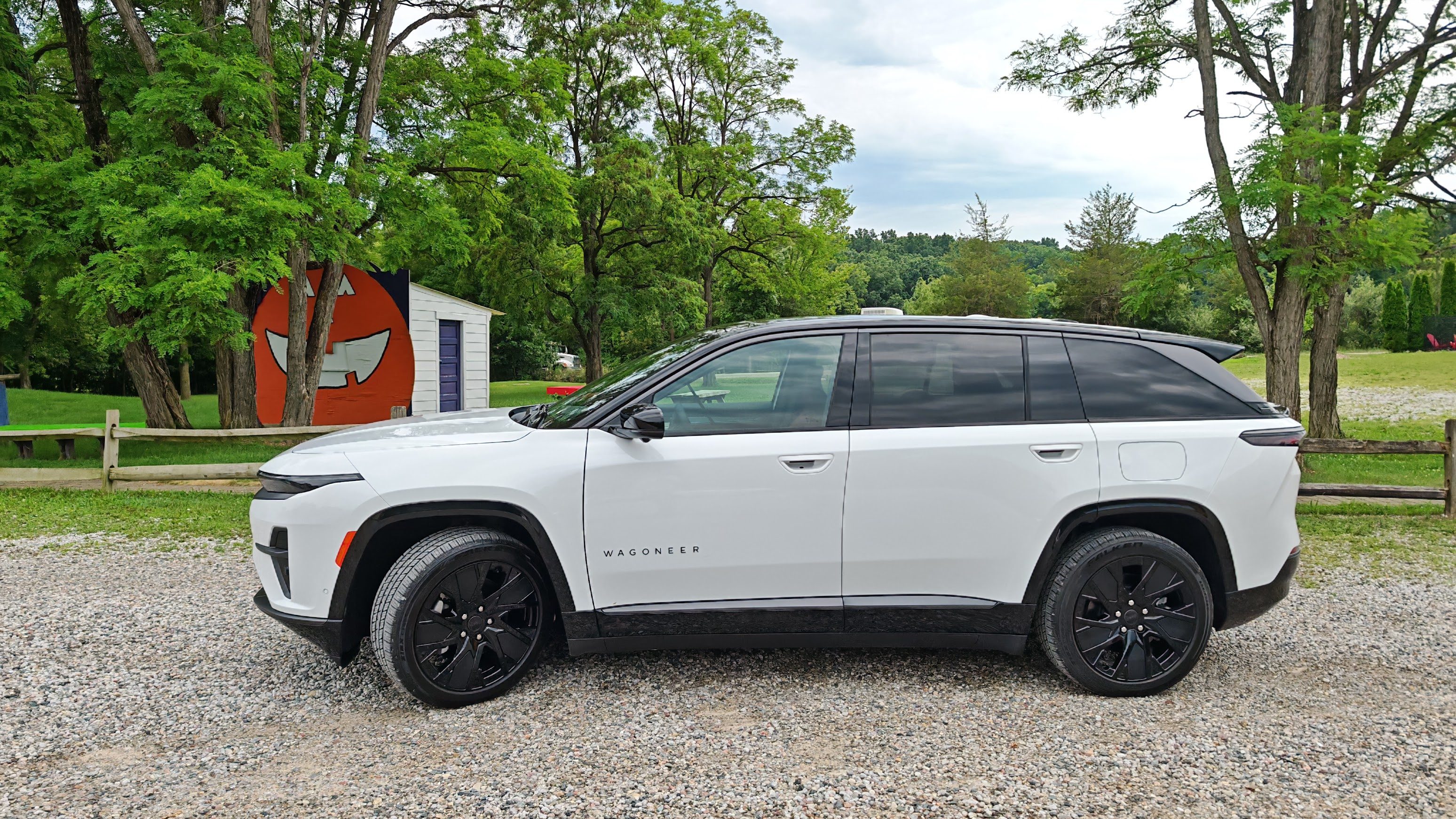 Side view of a white 2025 Jeep Wagoneer S