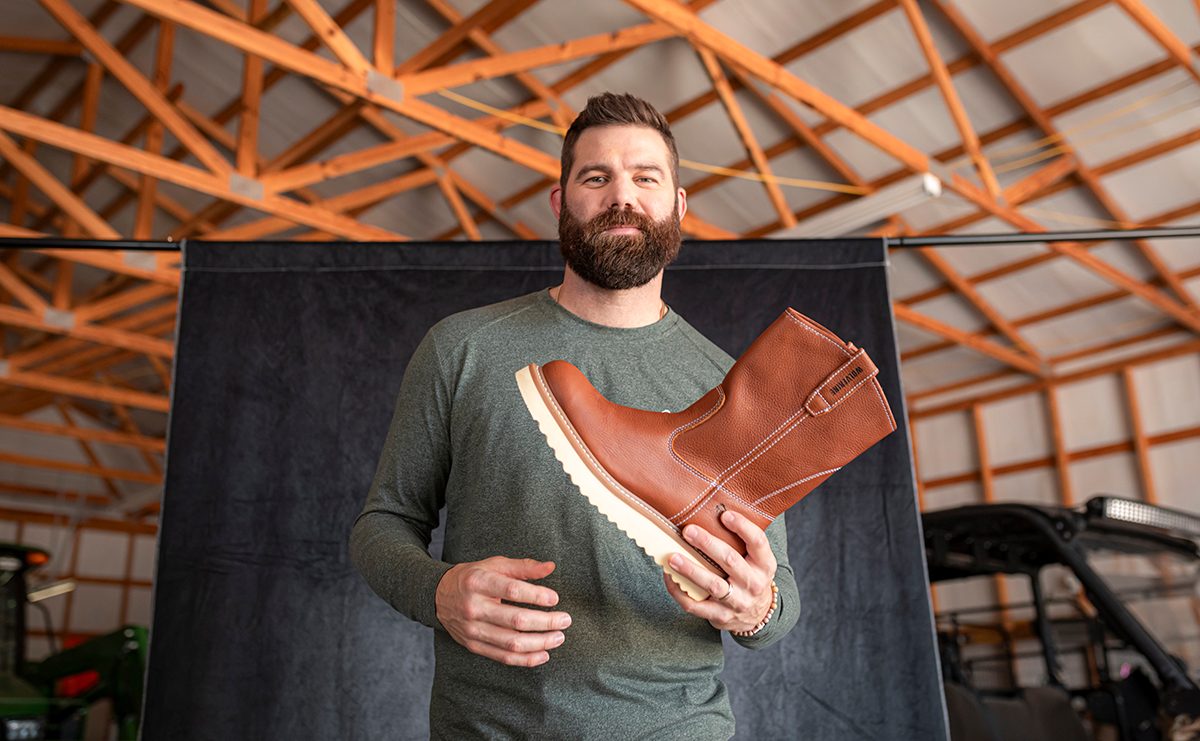 Jordan Davis holding boot