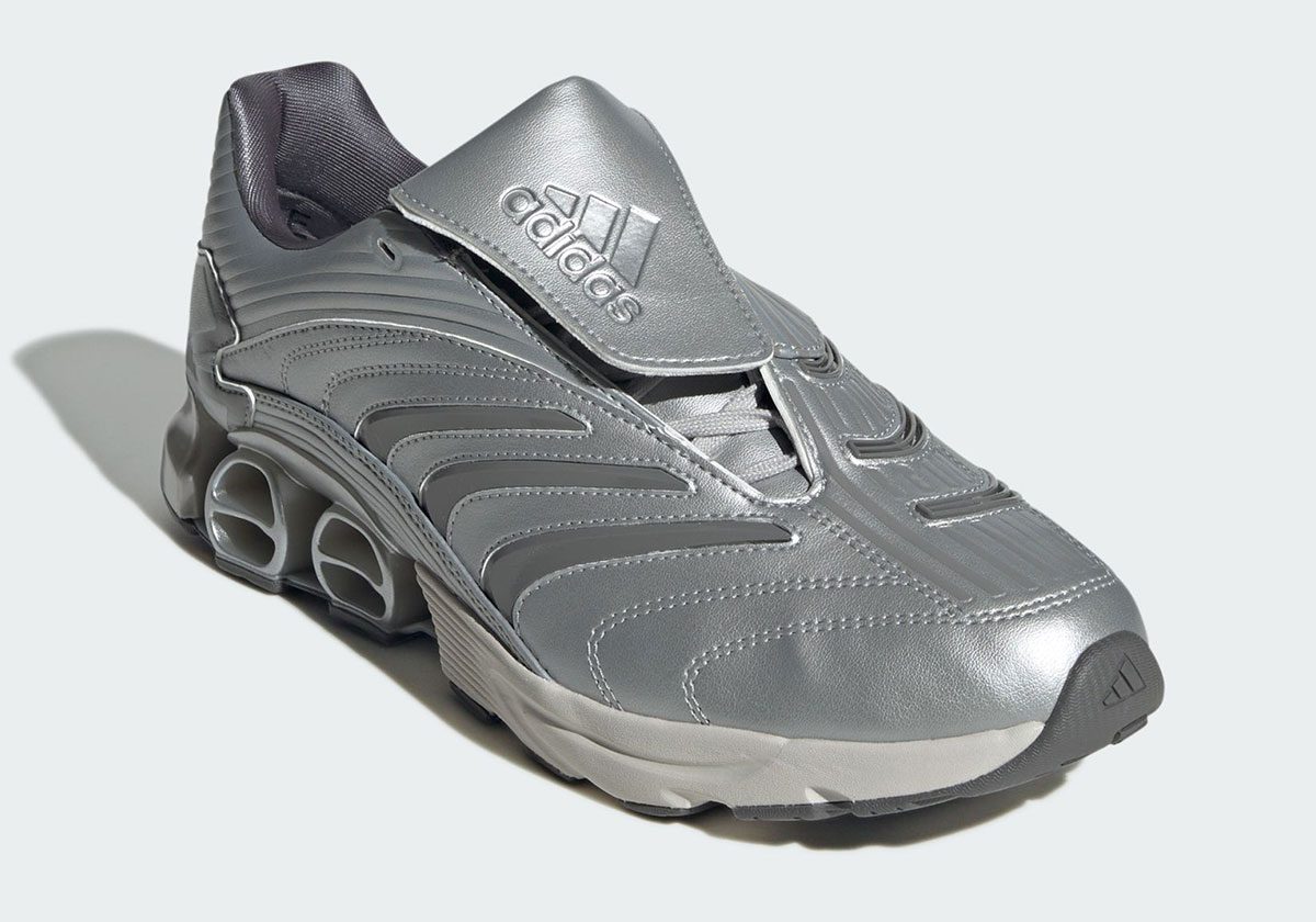 タマリダーツ　シルバー Adidas revives the Megaride with a refined silver metallic finish