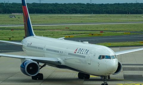 delta airplane outside