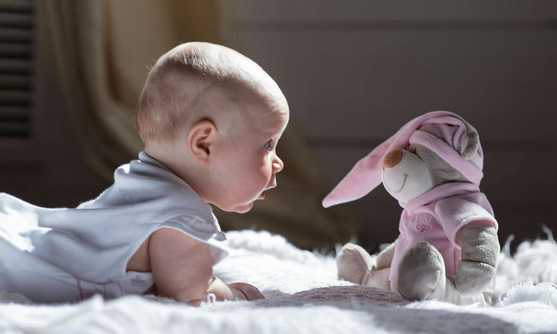 juliiaabramova-baby tummy time rabbit