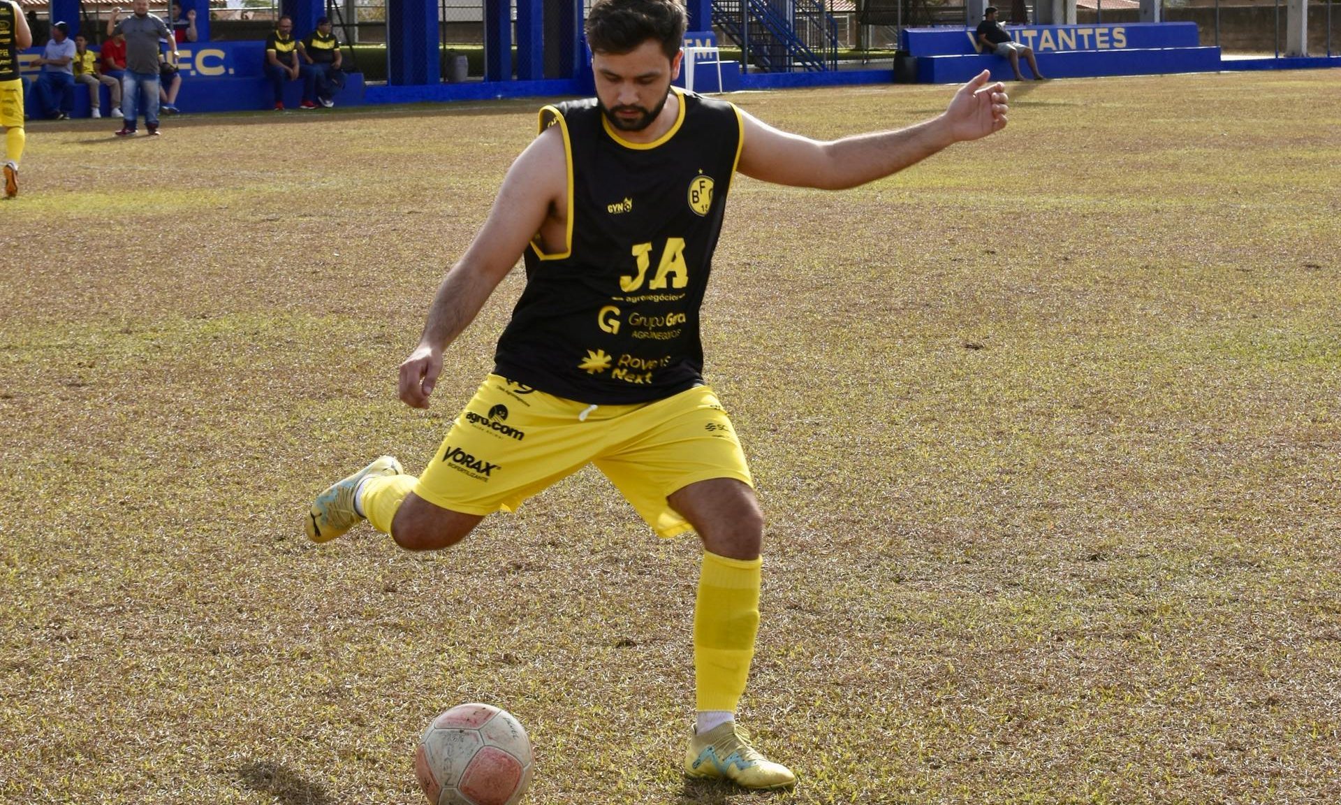 pexels-samy-kelly-fotografa-man playing football with compression socks