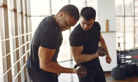 Personal trainer bicep curls
