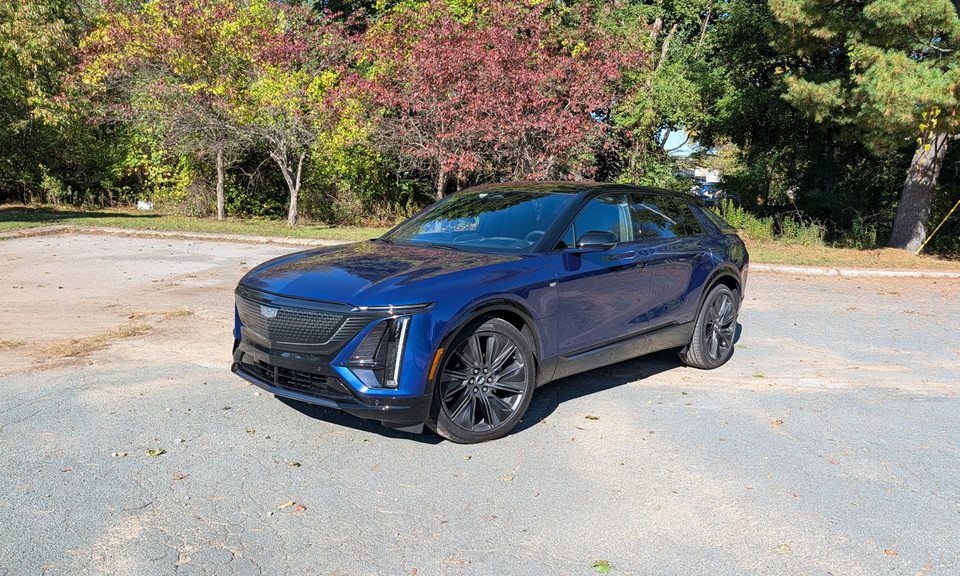 Front 3/4 view of a 2026 Cadillac Lyriq