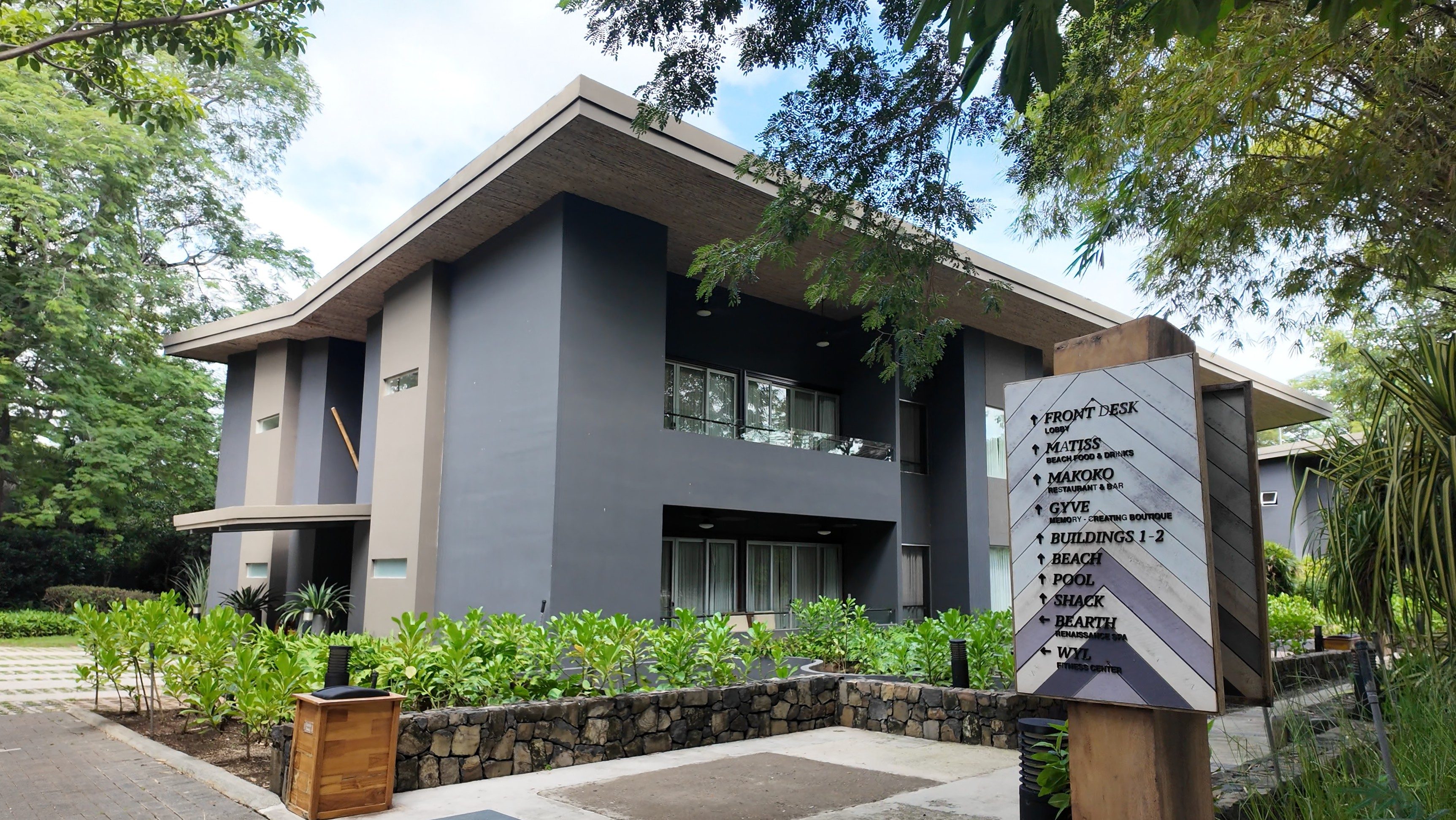 Mangroove exterior