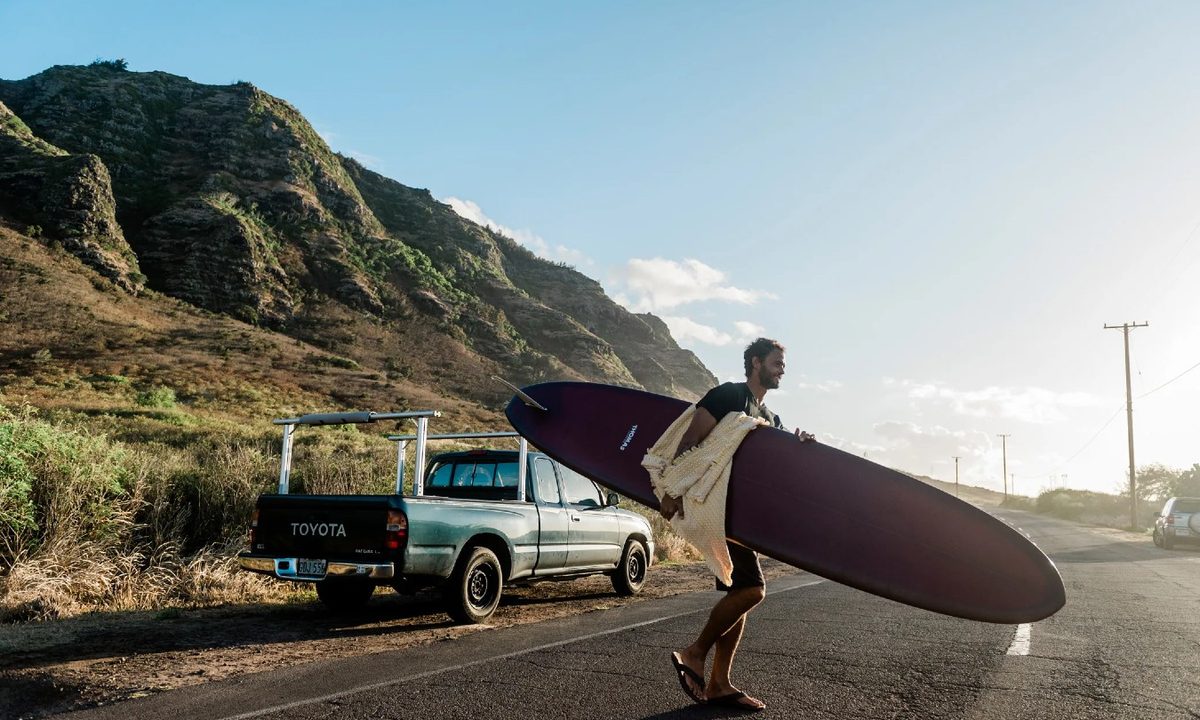 Alaska Airlines surfboard policy