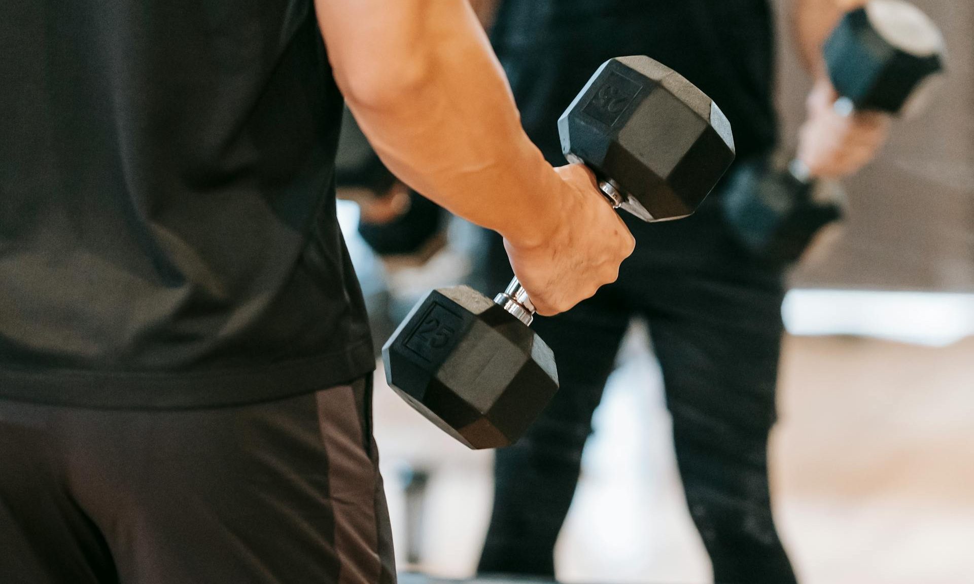 man lifting weights dumbbell