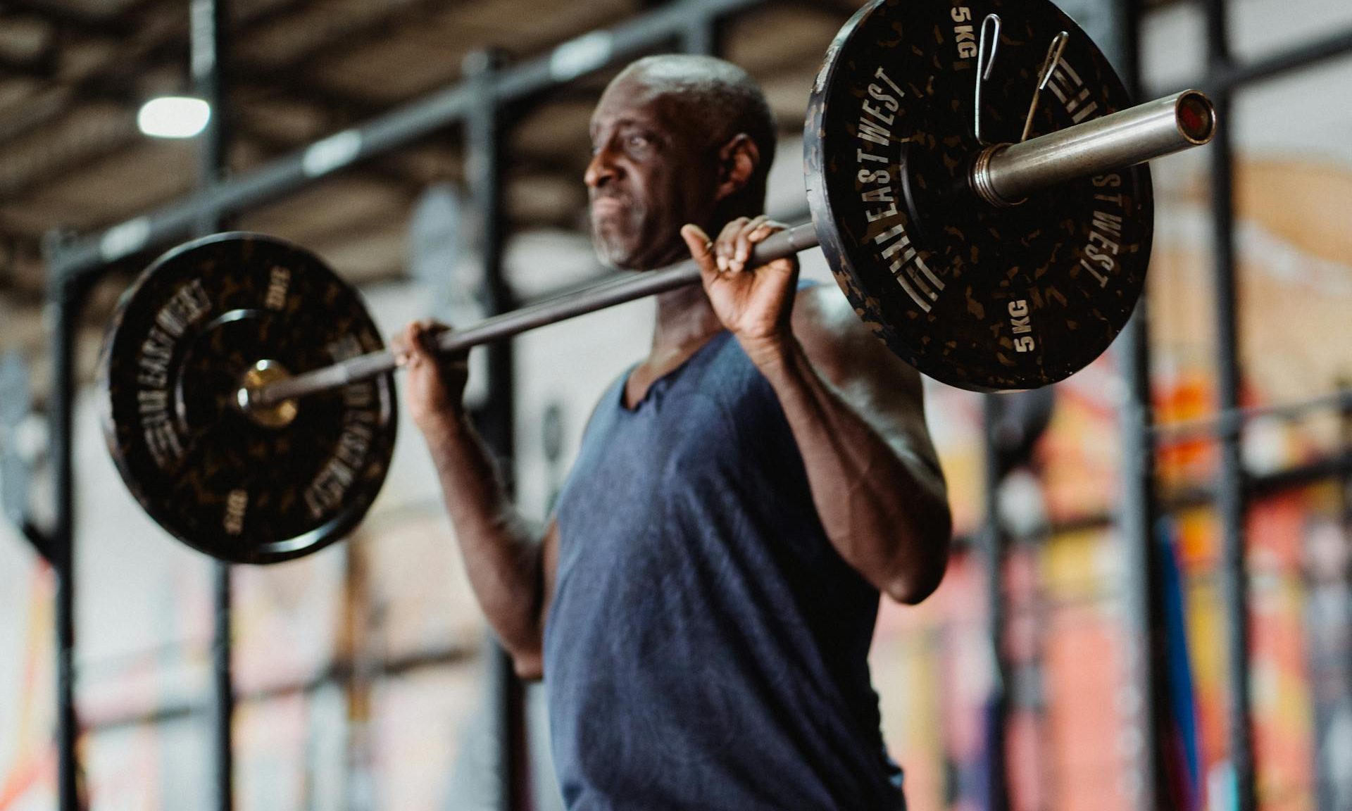 man lifting barbell