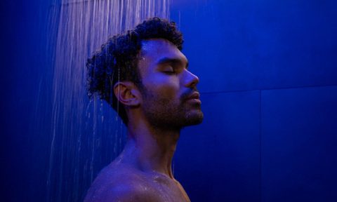 man cold shower contrast therapy
