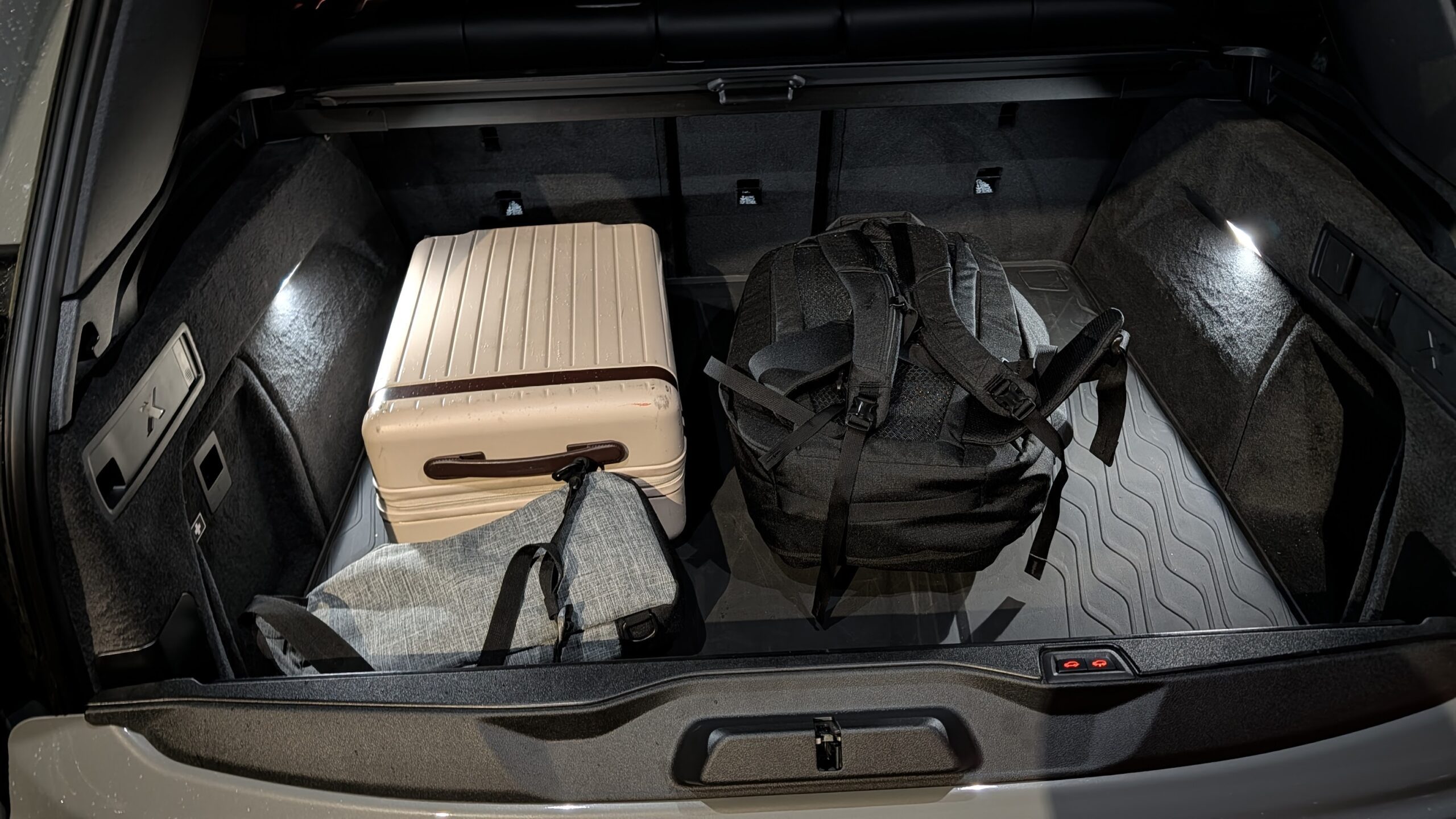 Trunk space in the BMW X5 XDrive40i with three bags present
