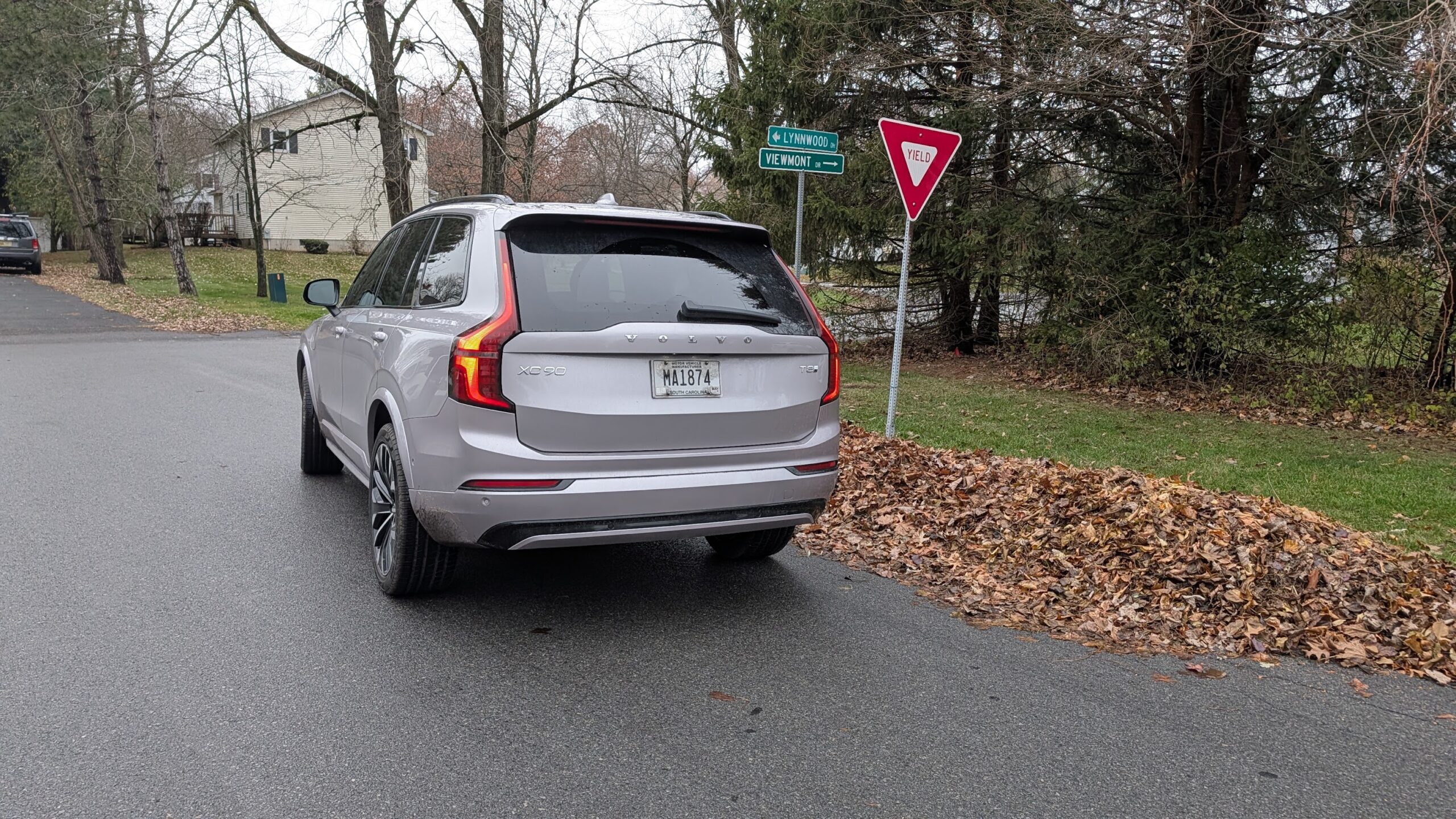 Rear view of Volvo XC90 at a Yield sign