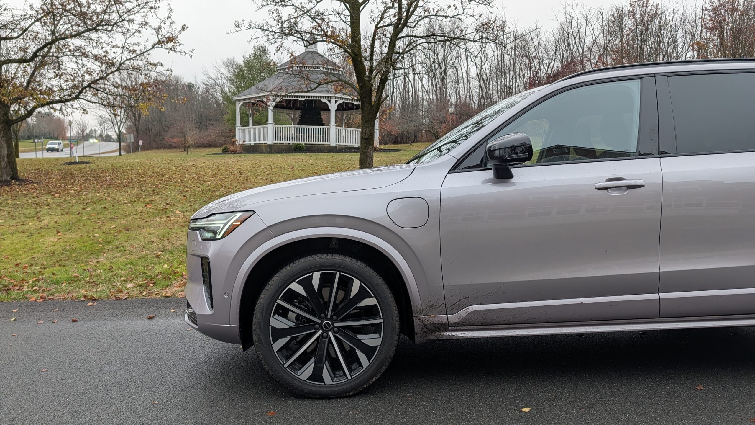 Side view of the front of a Volvo XC90