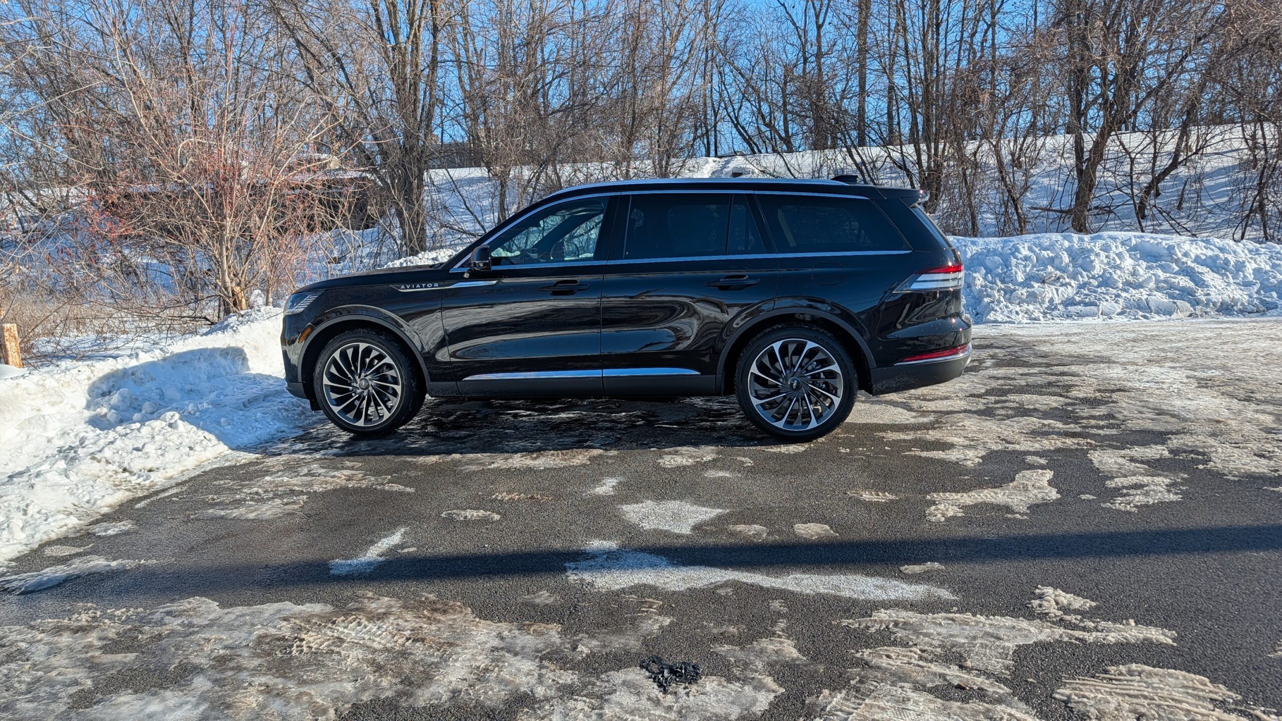 Side view of a 2026 Lincoln Aviator in winter