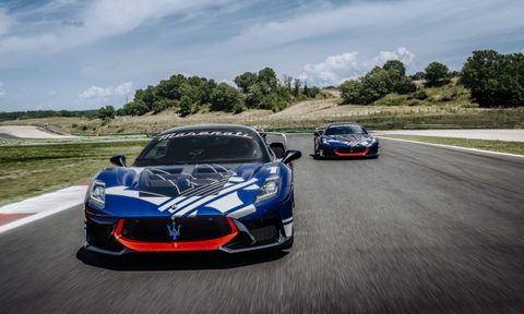 several Maserati GT2s on track
