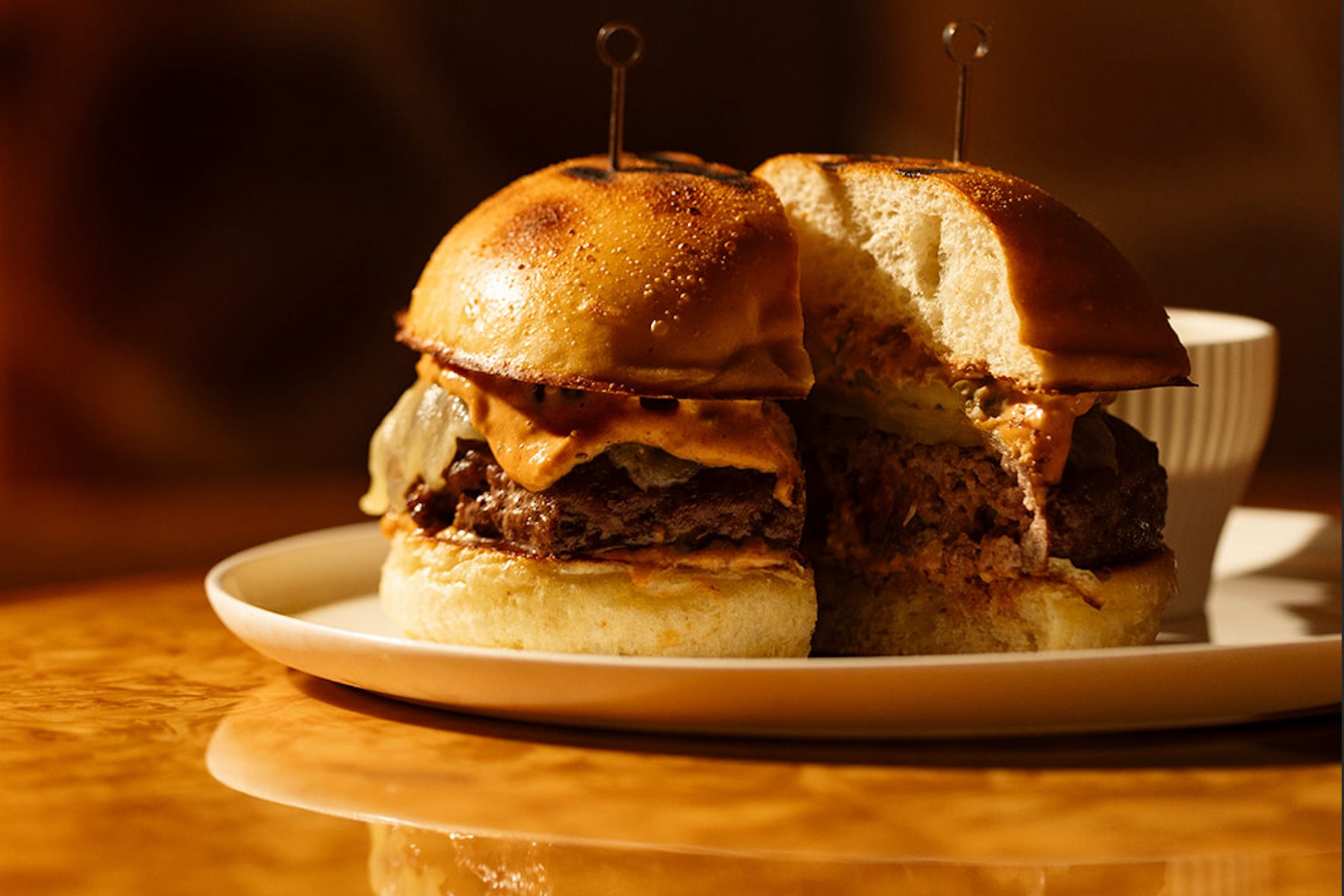 Obvio burger on table
