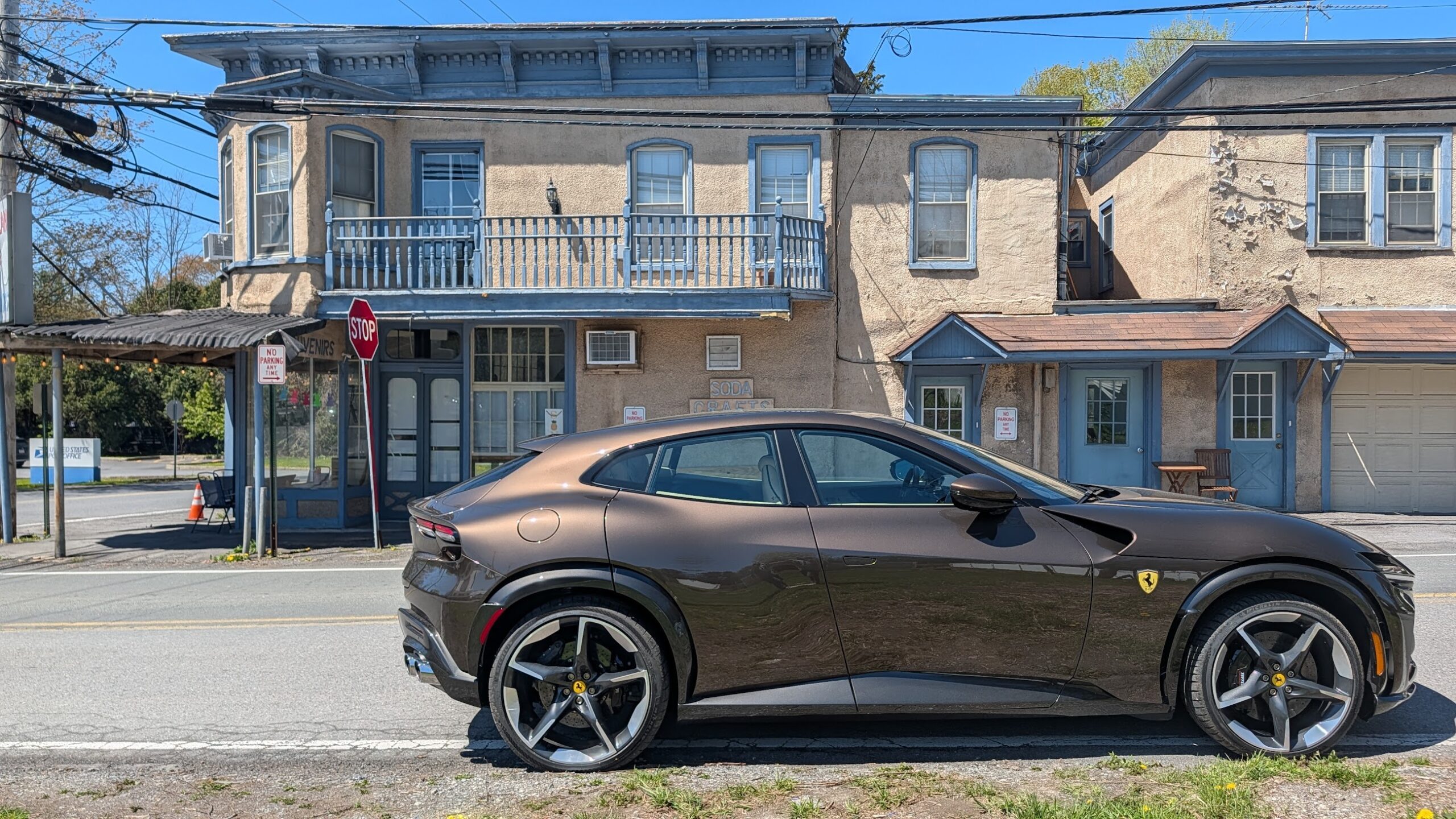 Side view of a Ferrari Purosangue