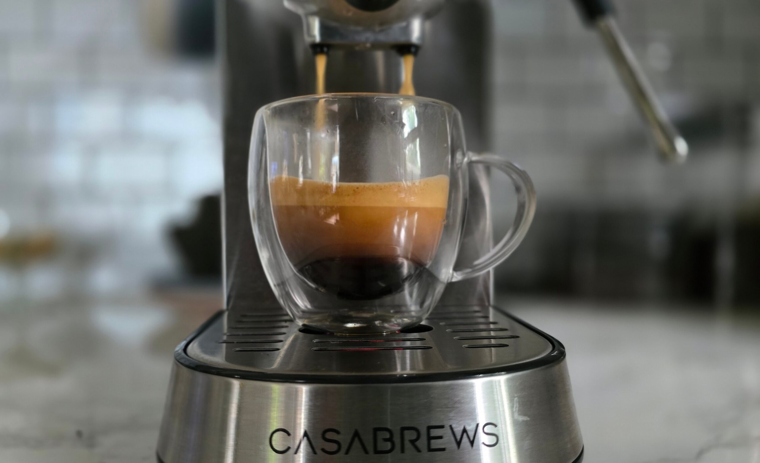 This compact Casabrews espresso machine makes beginner-friendly