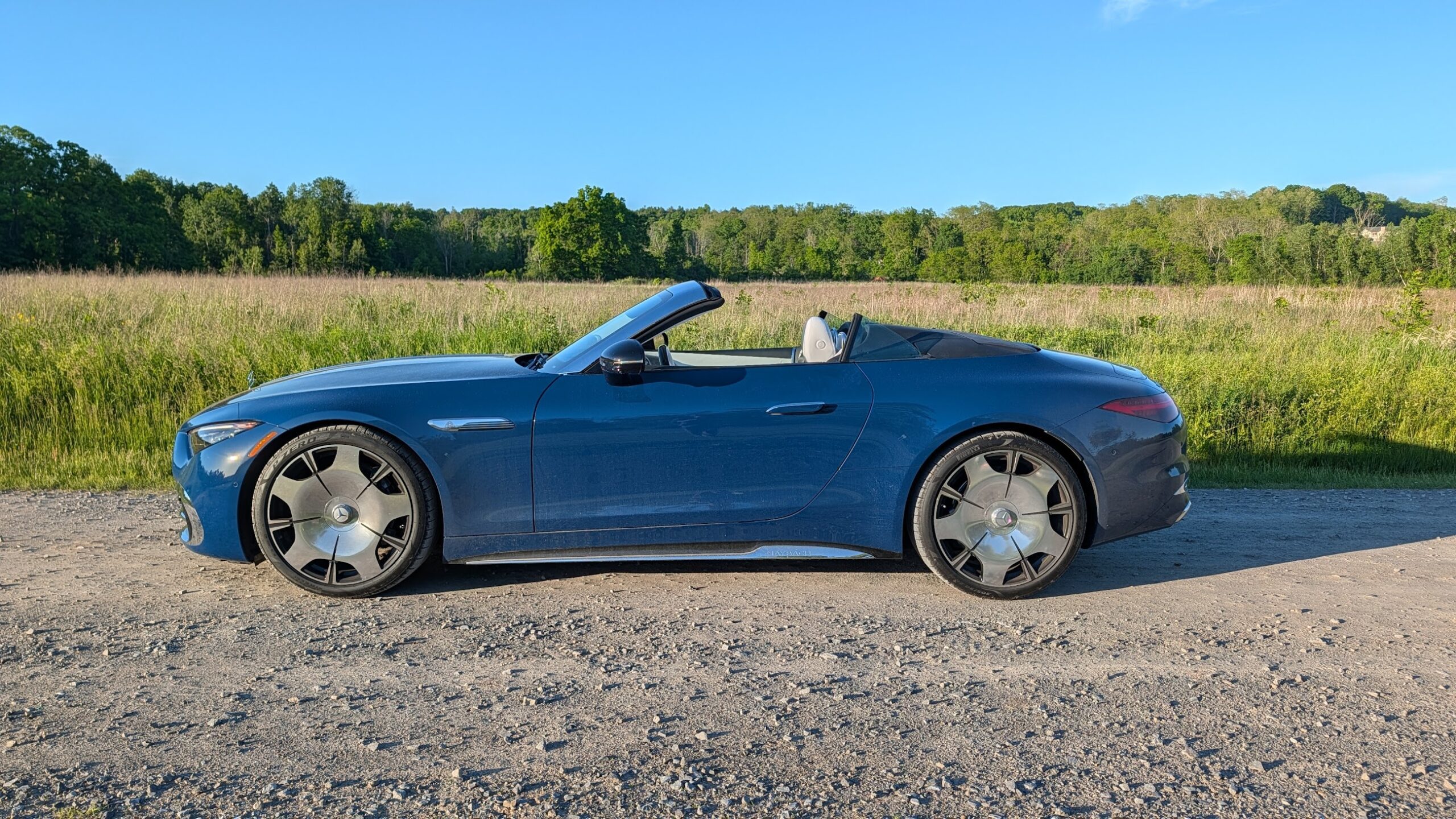 Side view of a A Mercedes-Maybach SL680