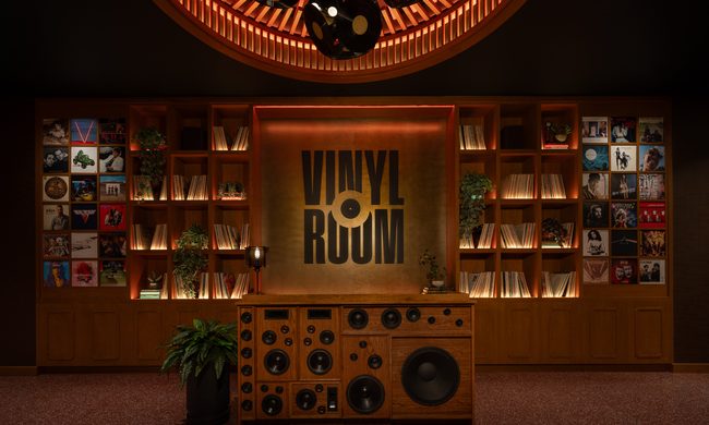 Mandalay Bay vinyl Room