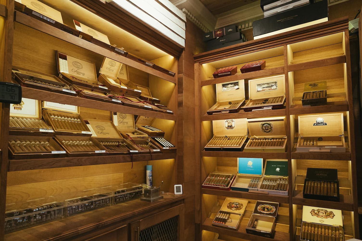 cigar humidor