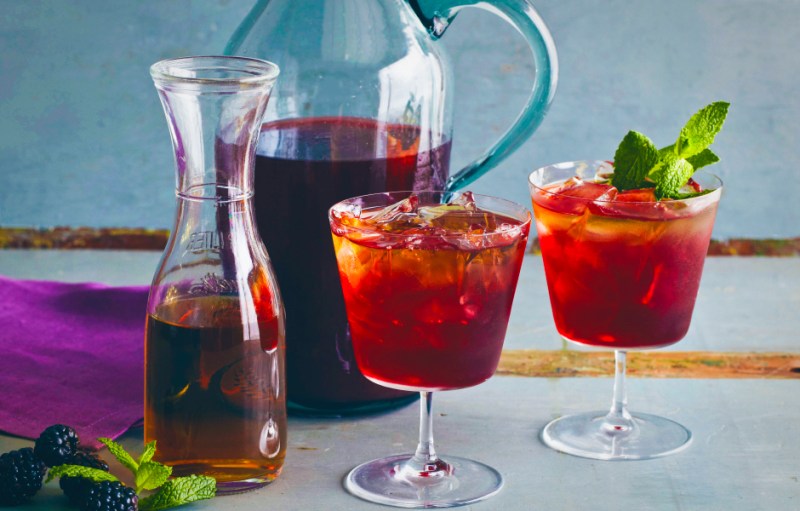 4 summer drinks keep cool blackberry bourbon iced tea