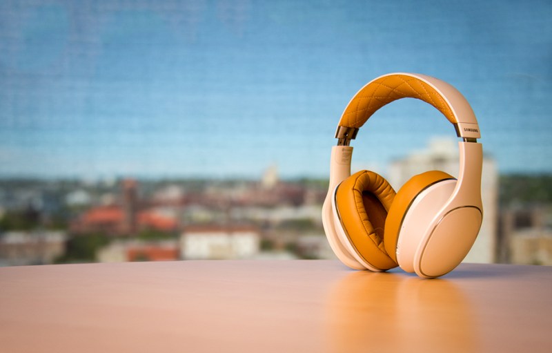weekly dt samsungs first premium headphones samsung over ear 2