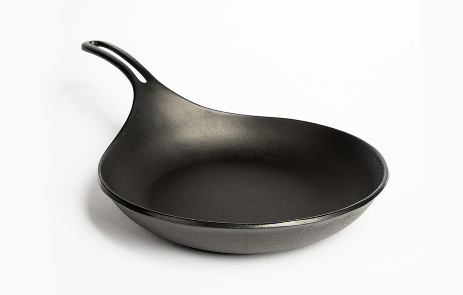 https://www.themanual.com/wp-content/uploads/sites/9/2015/09/Iwachu-cast-iron-omelette-pan-582.jpg?fit=940%2C600&p=1