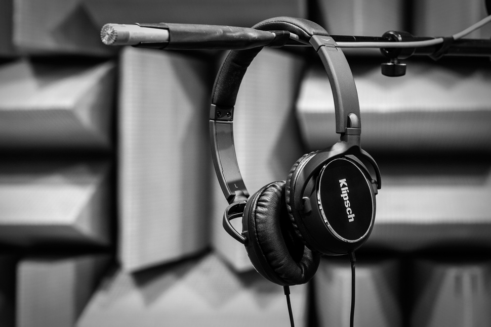 klipschs r6 and r6i in ear headphone line expands into snazzy new on ears klipsch reference life 2  970x647 c