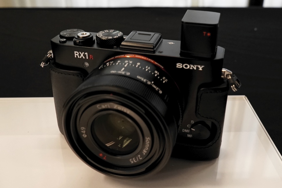 with a 42 4 megapixel full frame sensor sonys rx1r ii is the ultimate pocket cam sony rx1r2 preview 3 970x647 c