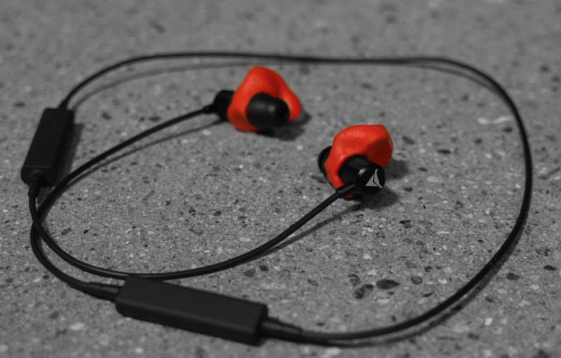 decibullz wireless custom molded in ear headphones black and white kickstarter banner