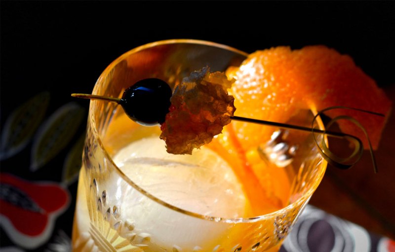 5 essential garnishes for your home bar